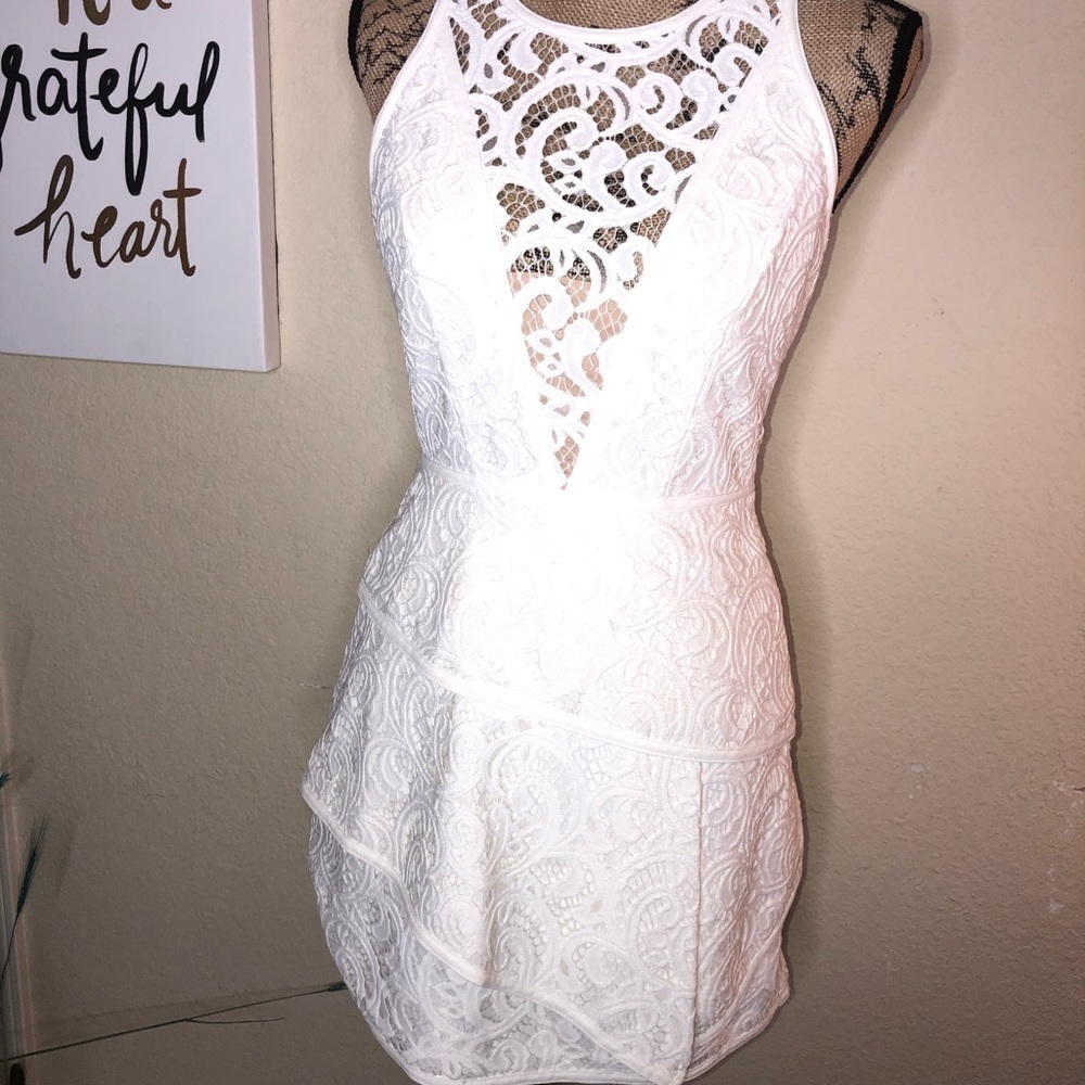 BCBGMaxAzria Hanah Off White Lace Dress Asymmetrical Tiered Skirt Bridal Size 4